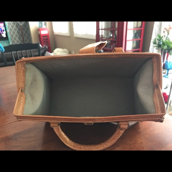Leather/calf hair Dr style bag lots of life left👜 - Picture 3 of 8